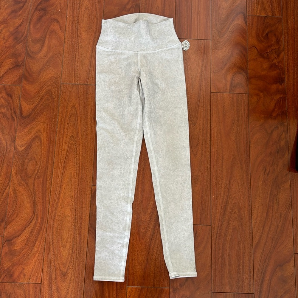 Alo Leggings Grey Metallic In XS